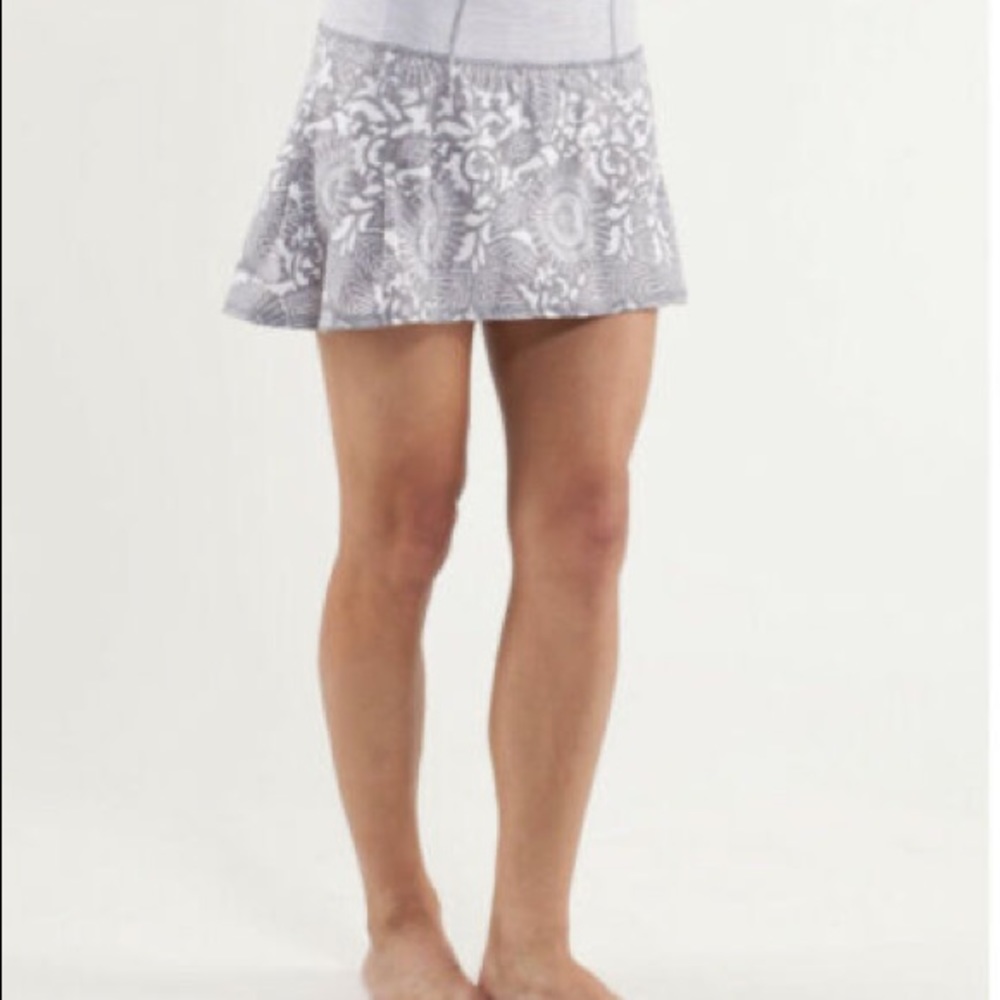 Lululemon Run In The Sun Gray & White Skirt Beachy Floral 2